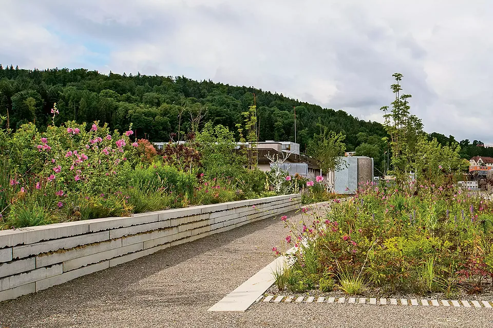 Trockenmauern aus vorfabrizierten Betonelementen