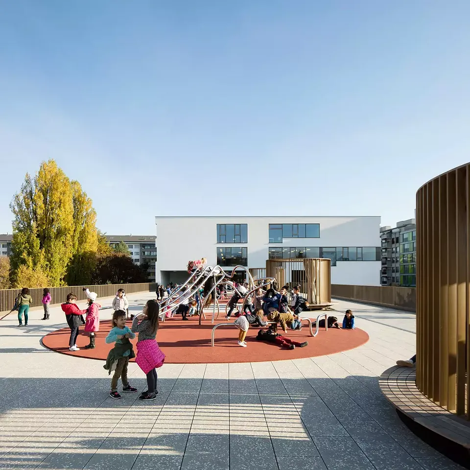 Ecole: préau supérieur