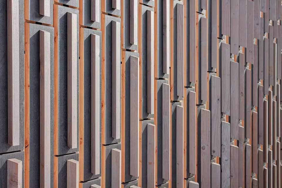 Ostfassade, Neuinterpretation des traditionellen Boden/Deckel Fassadensystems, Close-up