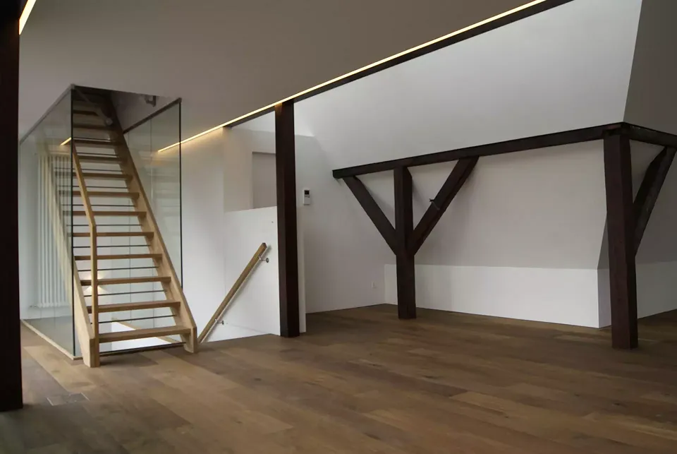 Etage mansardé vue vers l'escalier