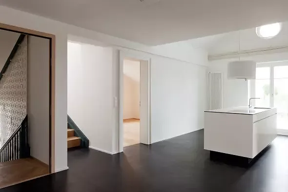 Küche mit Esszimmer in Dachwohnung