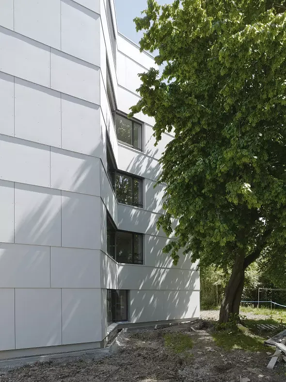 Haus mit Baum