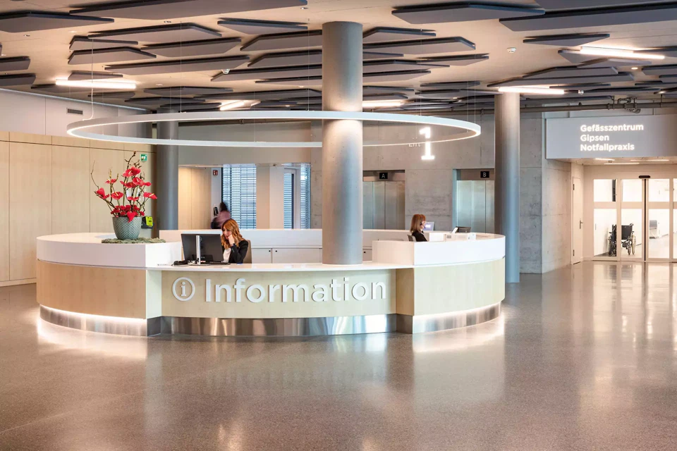 Empfang und Information