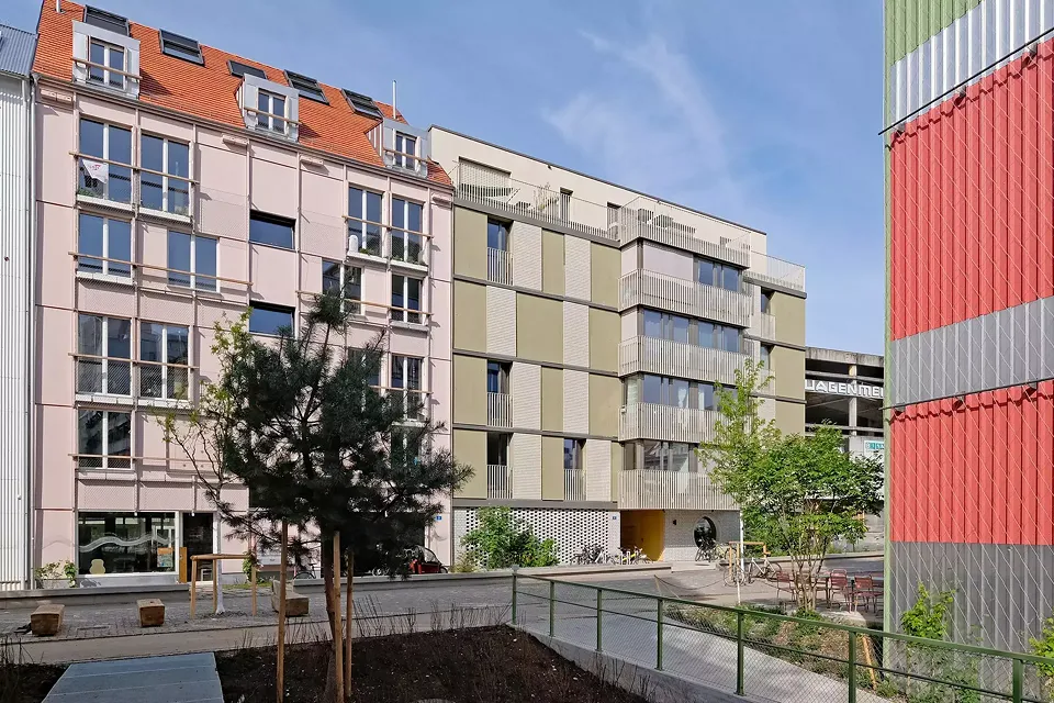Nordostfassade Beckenweg Hofrand