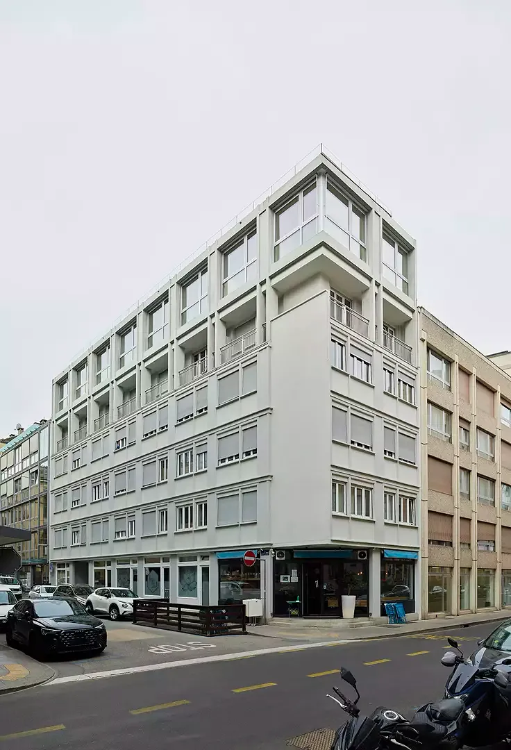 Angle façade