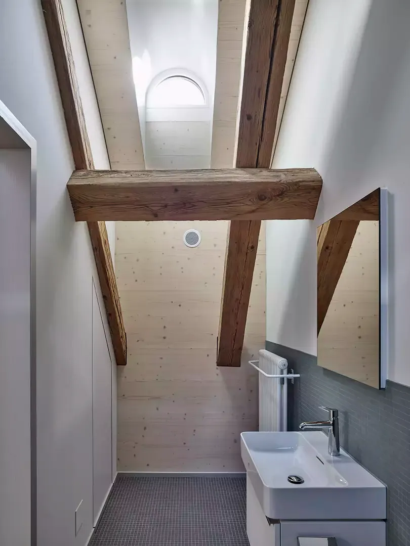 Bad einer Dachwohnung