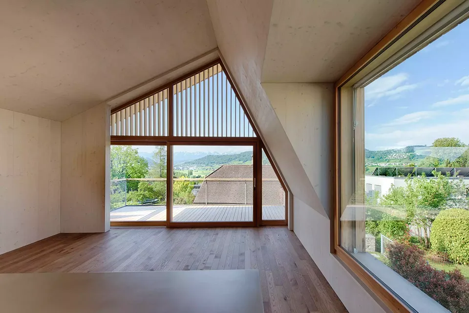 DG Blick von Wohnküche auf Terrasse, Innenausbau Fichte lasiert