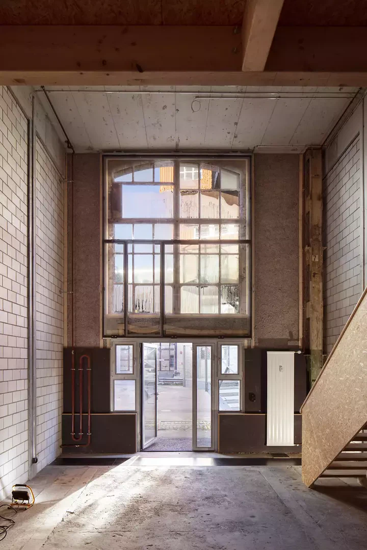 Zweigeschossige Gewerbeflächen auf EG-Niveau - Galerieeinbau aus dem Re-Use