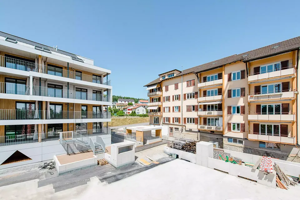 Aussenansicht Umbauphase Bestand und Umbau Innenhof