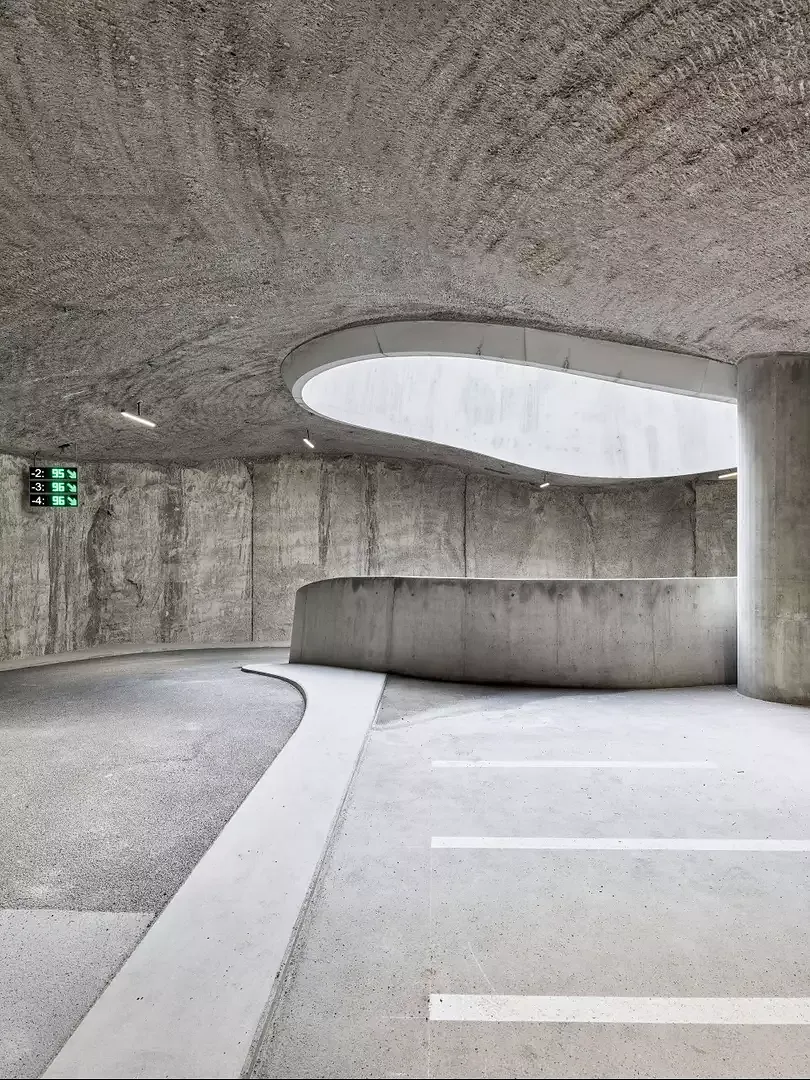 Oberlicht in der Tiefgarage