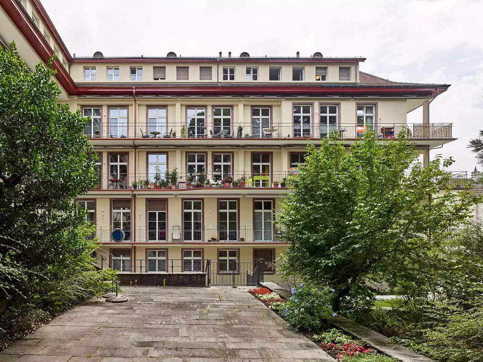Parkseite, Mietergarten mit neuem Wintergarten