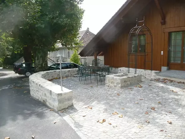 Courette formant terrasse extérieure de 3.5 pces
