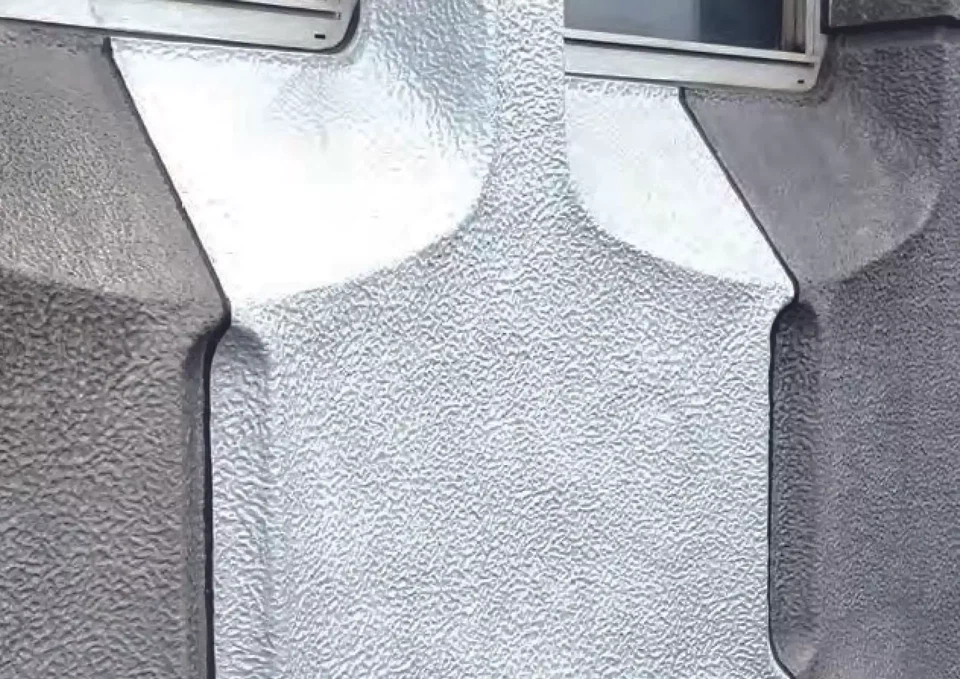 Nettoyage des panneaux moulés en fonte d’aluminium