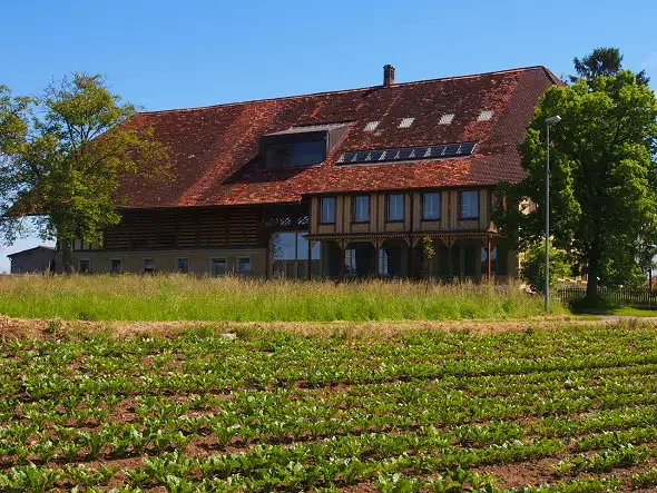 Westansicht mit neuen Dachein- und aufbauten © BST