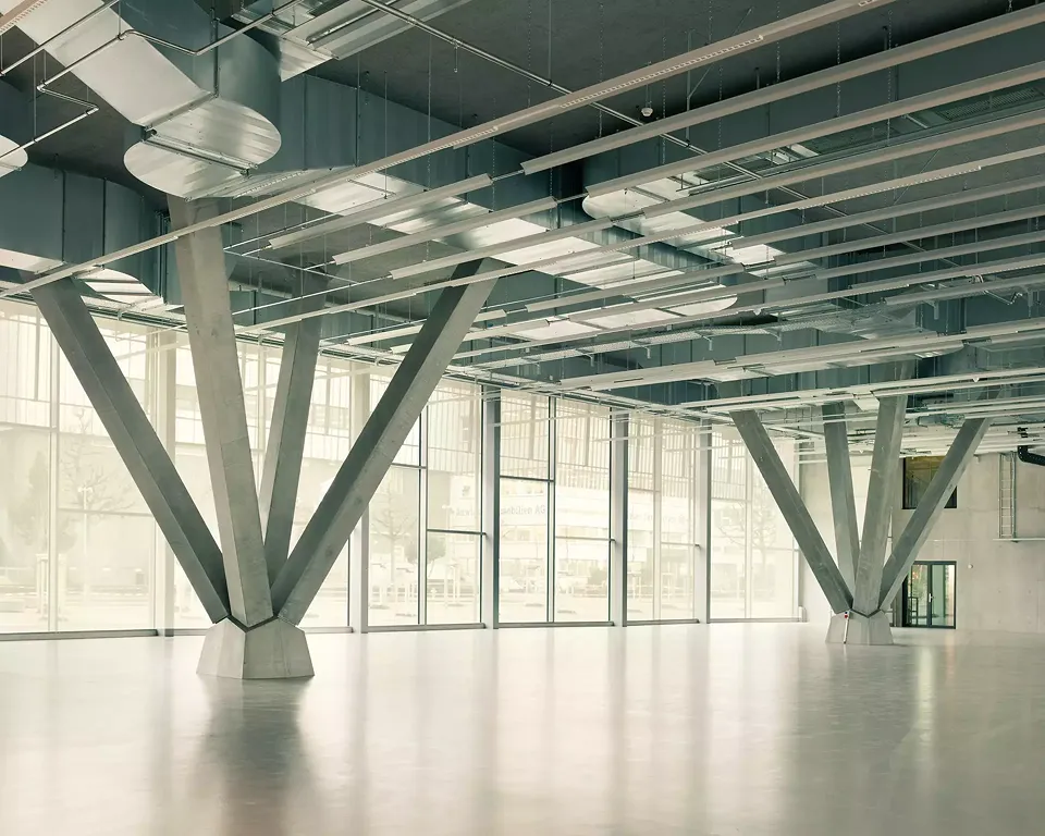 Raumhaltige Stützen im Spinncenter