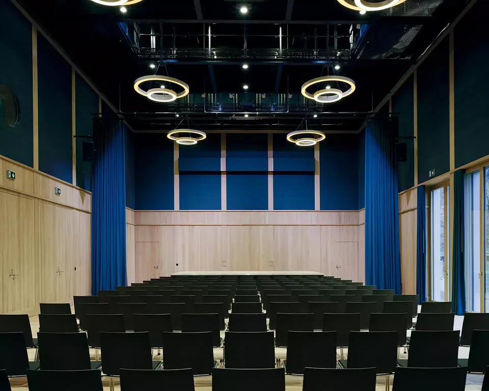 Innenansicht Saal Bühne
