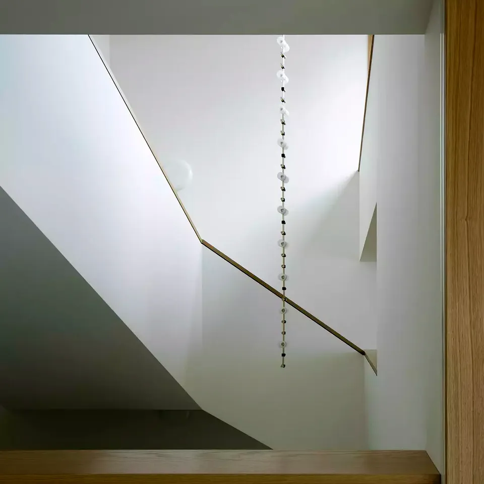 Ambassade de Moscou, intérieur, escaliers et luminaire