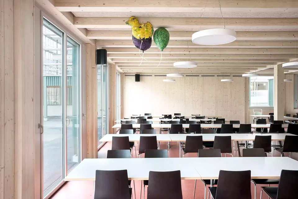 Kunst am Bau 'Omweg' von Meier&Franz im Ess-/Aufenthaltsraum