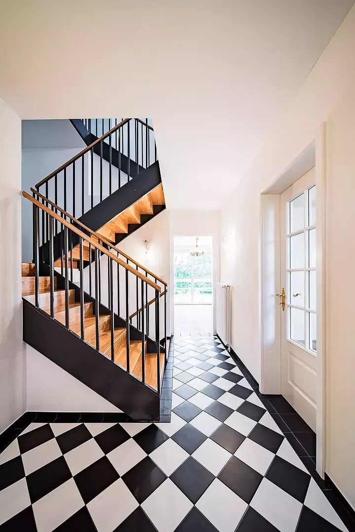 Eingang mit Treppe