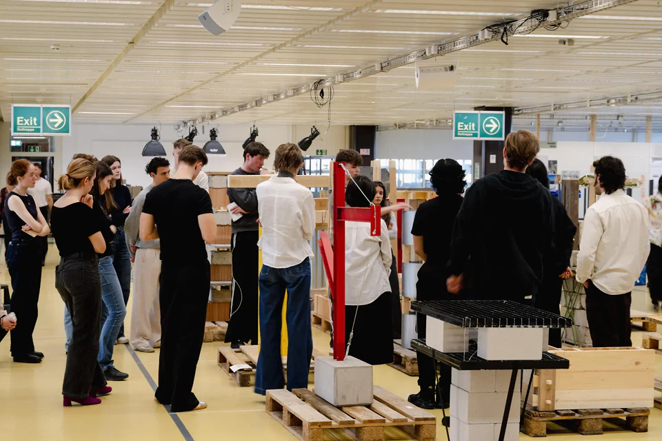 Reduktion – Material als Akteur, Gruppendebatten am Objekt