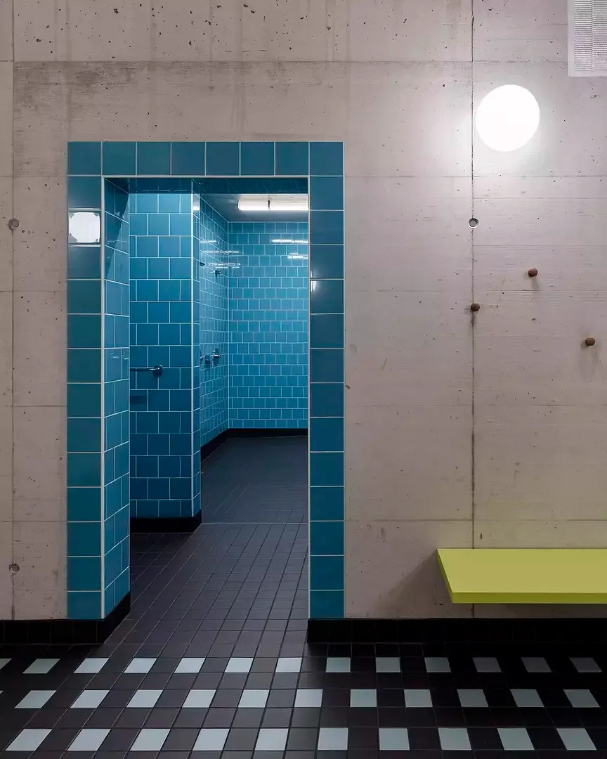 Garderobe und Dusche