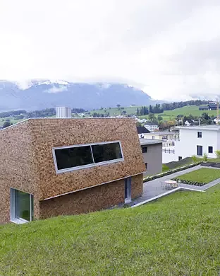Fassade Ost und Nord mit Atelierfenster