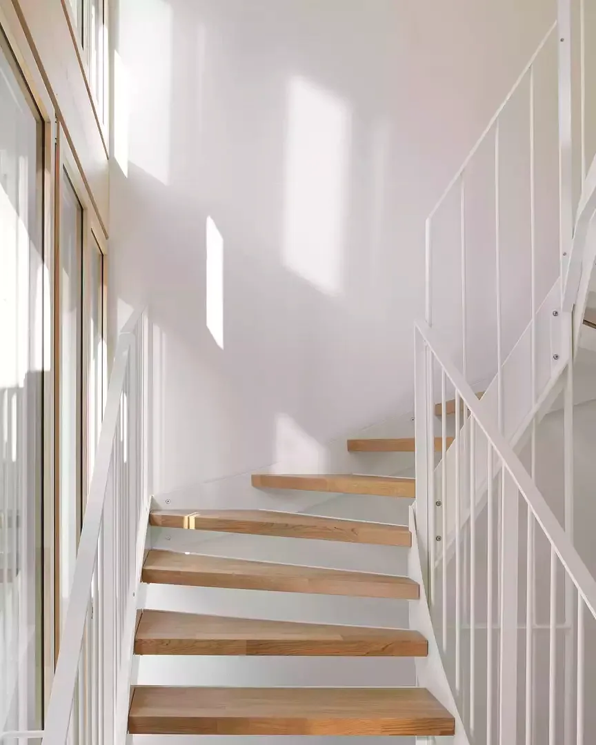 Escaliers ouverts en enfilade