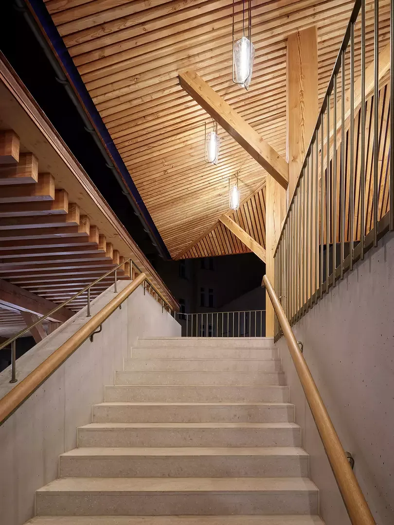 Treppen zum Kircheneingang