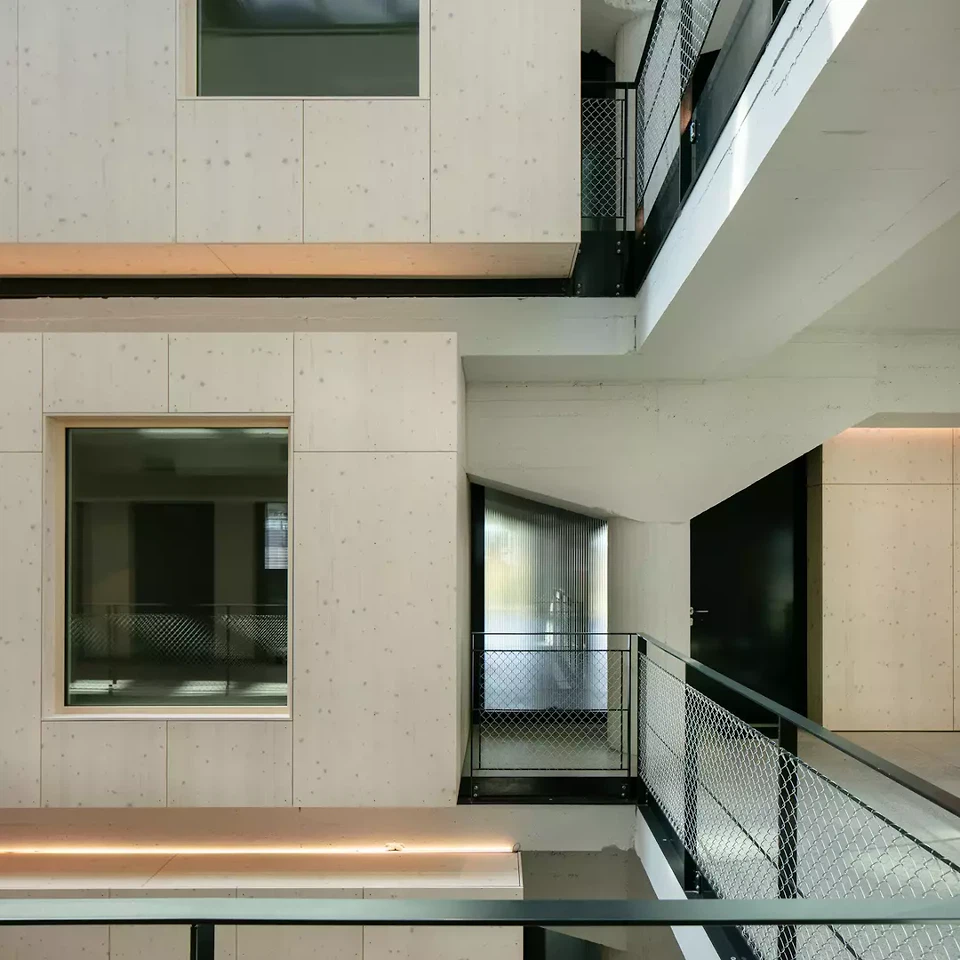 Vue sur les entrées des appartements