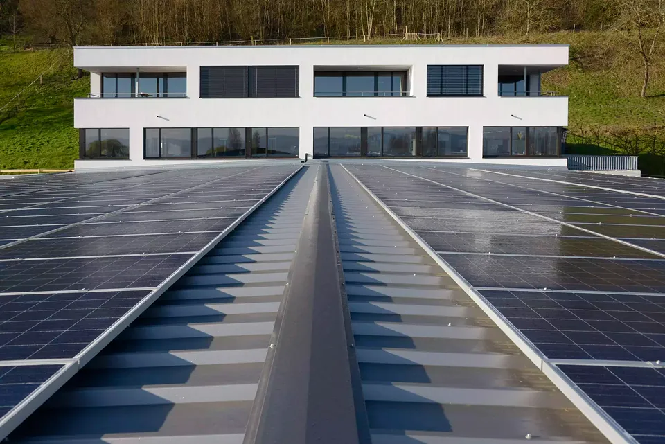 Nordfassade mit Solaranlage