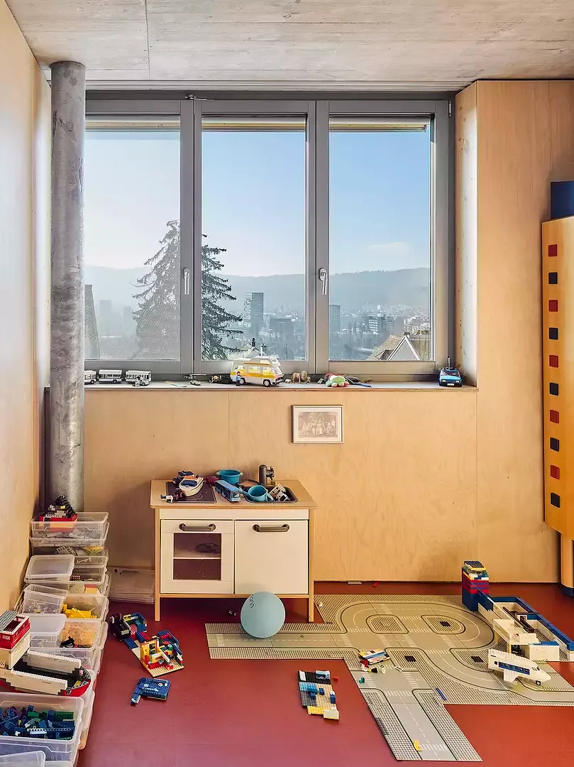 Die Hanglage schenkt einen grossartigen Ausblick über die Stadt.