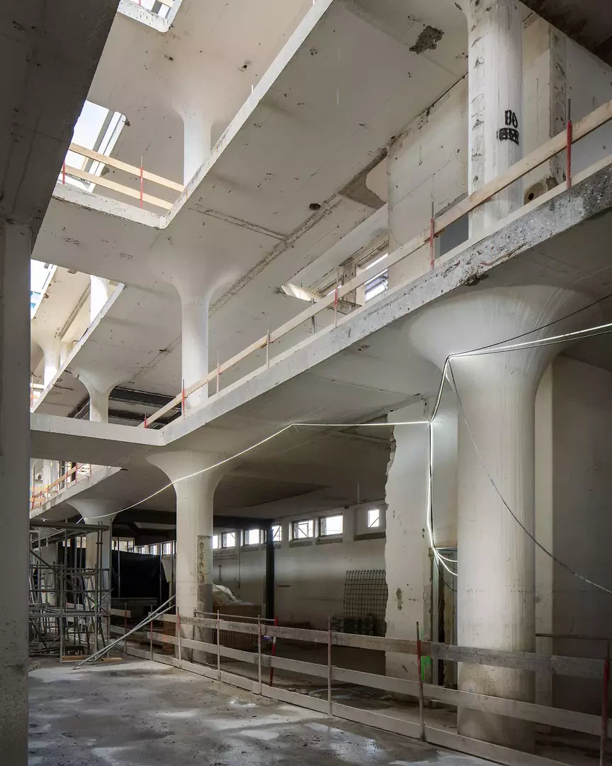 Baustelle – Zersägen der Bodenplatten für die Errichtung des Atriums, Ebene 0