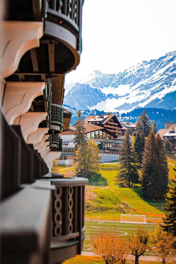 Villars Palace à Villars-sur-Ollon, grand hôtel historique dans les Alpes vaudoises