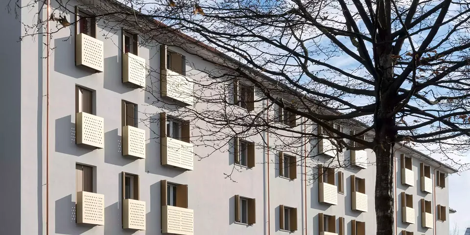 Westseite, französische Balkone