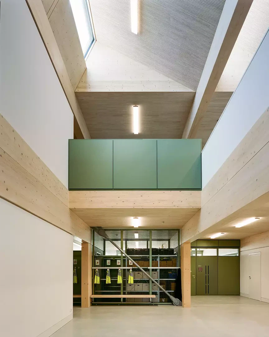 Lichthöfe schaffen eine vertikale Raumbeziehung