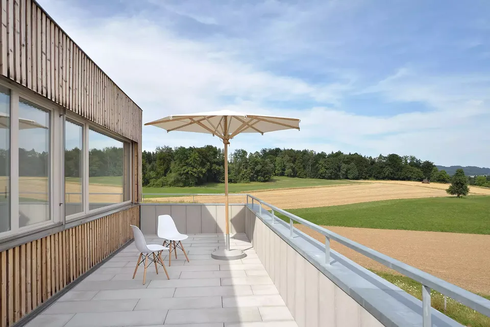 Terrasse au toit d'est