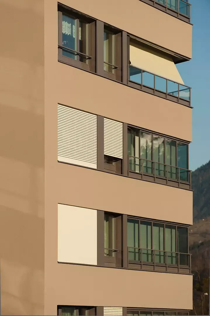 vitrage des balcons avec volets et stores bannes