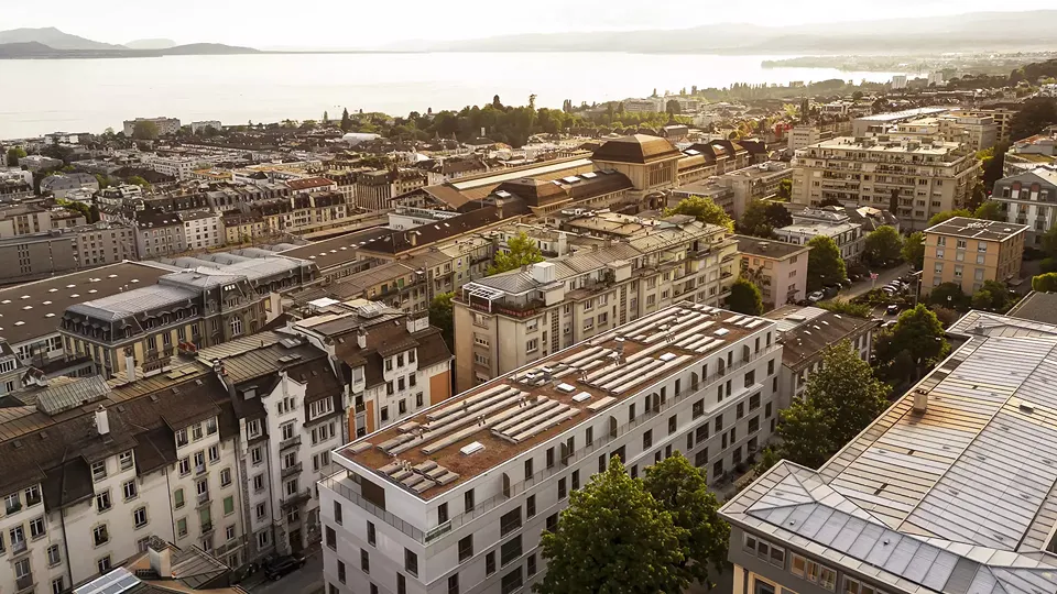 Immeuble dans un contexte dense
