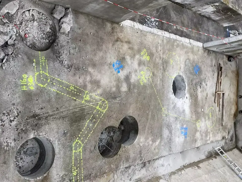 Chantier en cours. Découpe et carottages. 