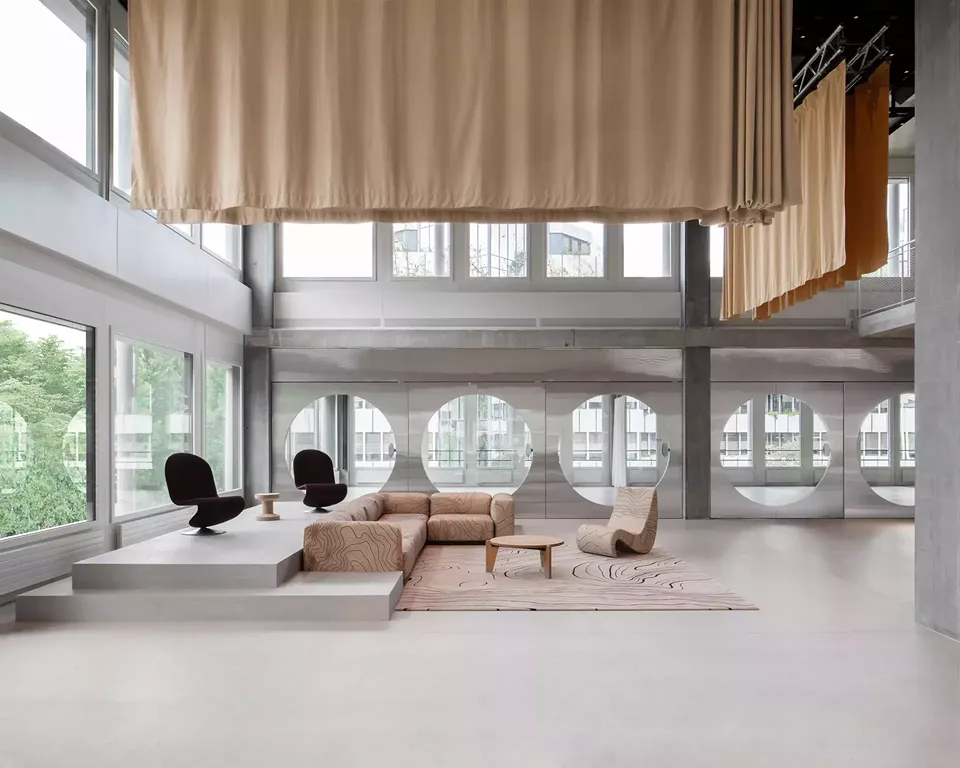 Lounge und Fitnessstudio