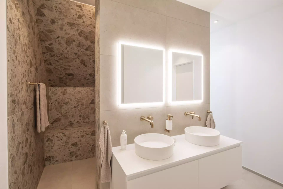 Masterbad Doppeleinfamilienhaus West