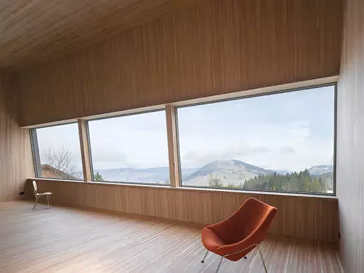 Wohnzimmer mit Panoramafenster