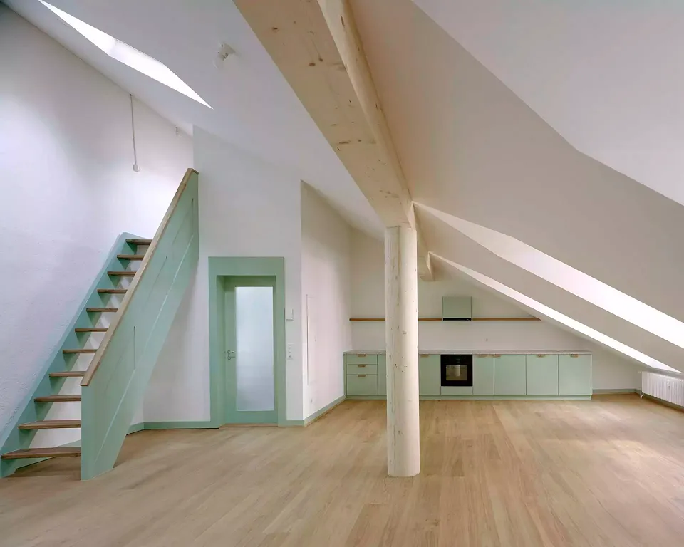 Dachwohnung im Hinterhaus
