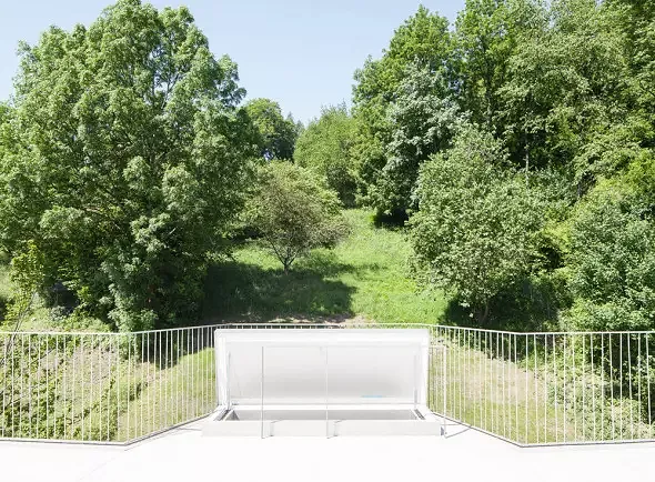 Dachterrasse mit Blick in die Freihaltezone