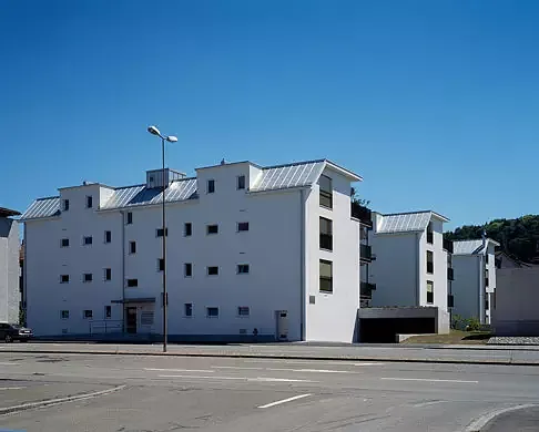 Façades vue de la côté de la rue
