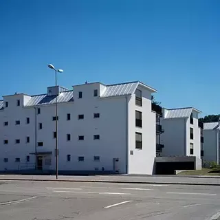 Drei Wohnhäuser im Stockwerkeigentum