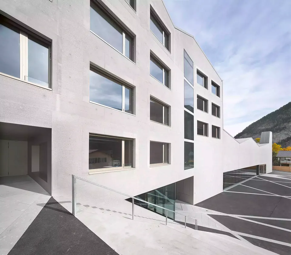 Südfassade Richtung Schulhof