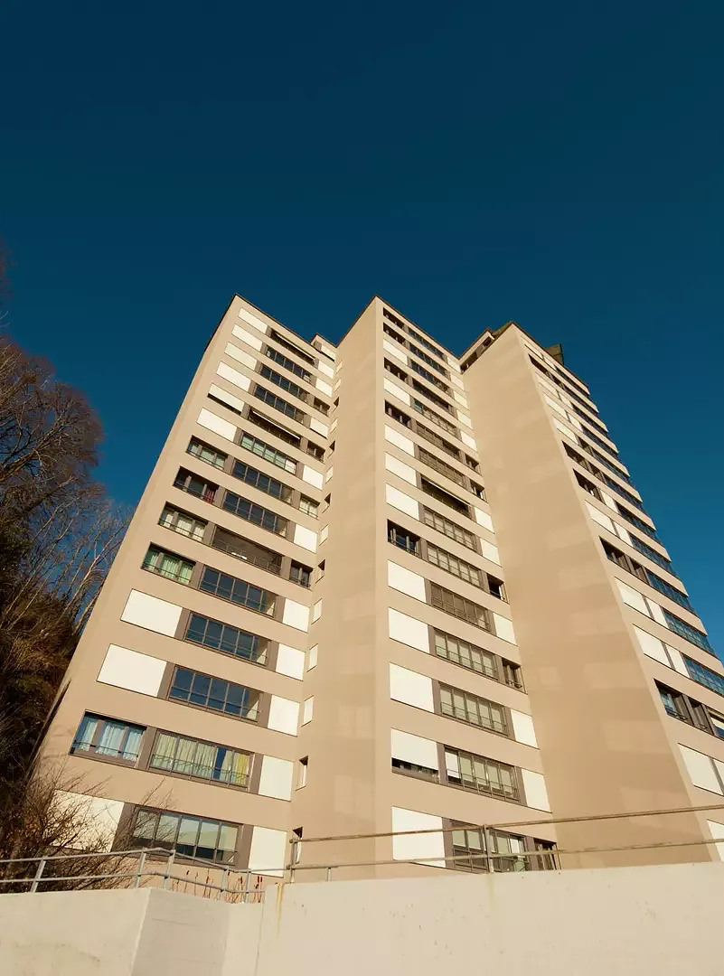 façade sud-ouest vue vers le haut