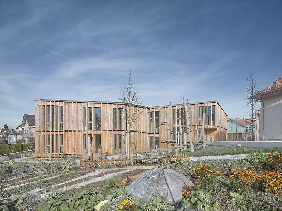 Vue de la crèche depuis les jardins familiaux
