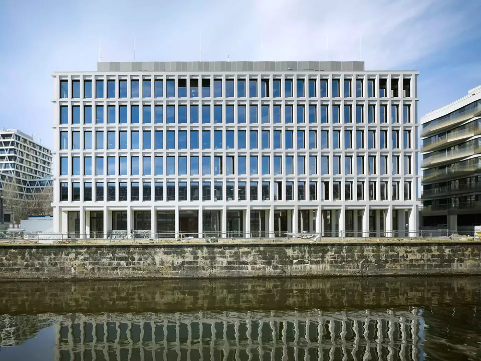 Bürogebäude am Hamburger Bahnhof, Berlin - Ansicht Hohenzollernkanalseite